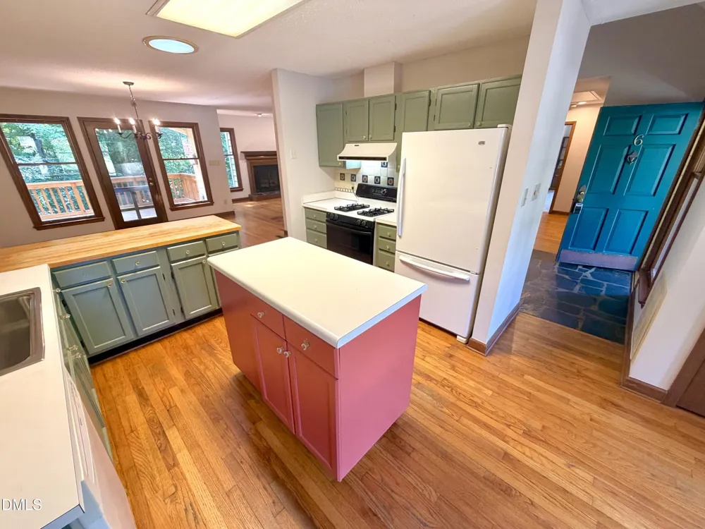 6 Burnwood Place Chapel Hill, NC 27517