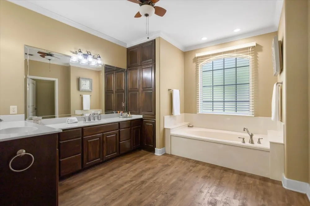 15610 Regian Drive Lindale, TX 75771