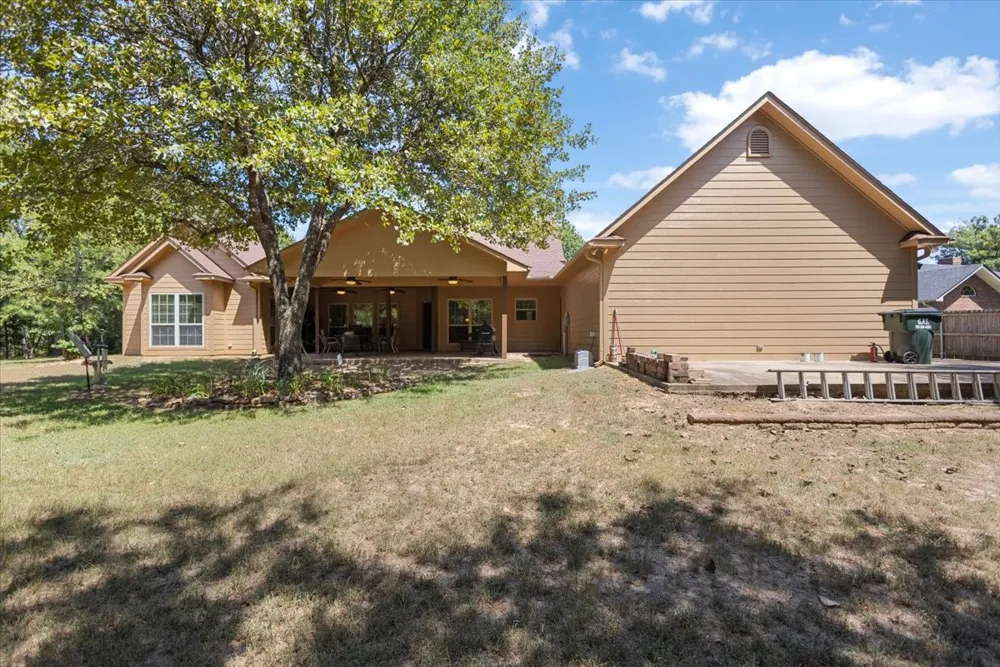 15610 Regian Drive Lindale, TX 75771