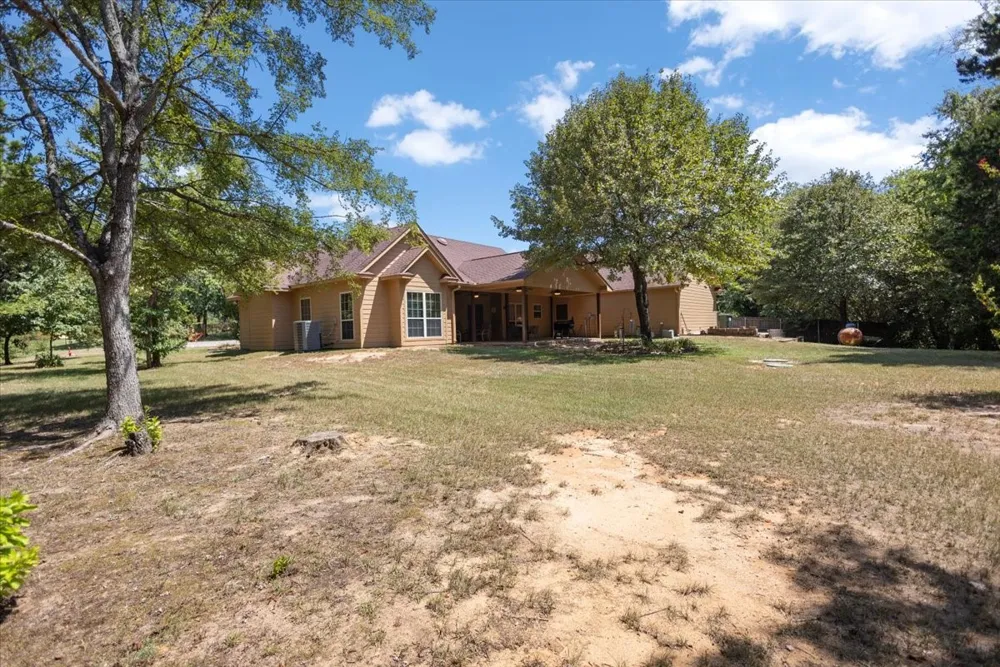 15610 Regian Drive Lindale, TX 75771