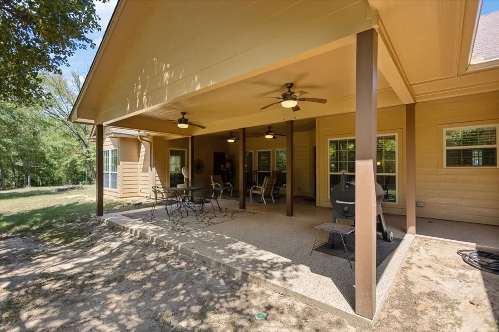 15610 Regian Drive Lindale, TX 75771