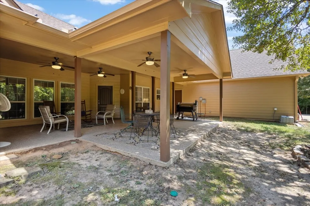 15610 Regian Drive Lindale, TX 75771