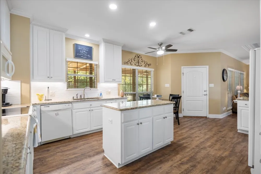 15610 Regian Drive Lindale, TX 75771