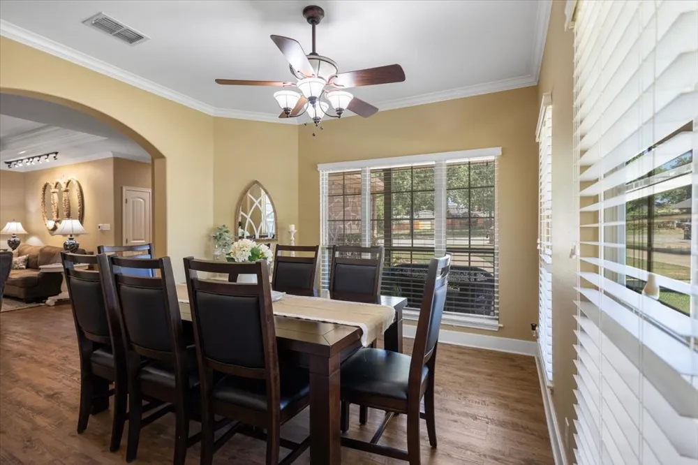 15610 Regian Drive Lindale, TX 75771