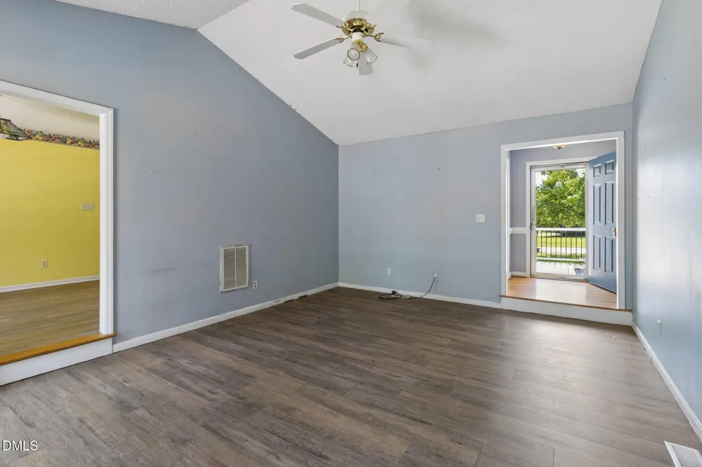 6304 Walnut Glen Drive Willow Springs, NC 27592