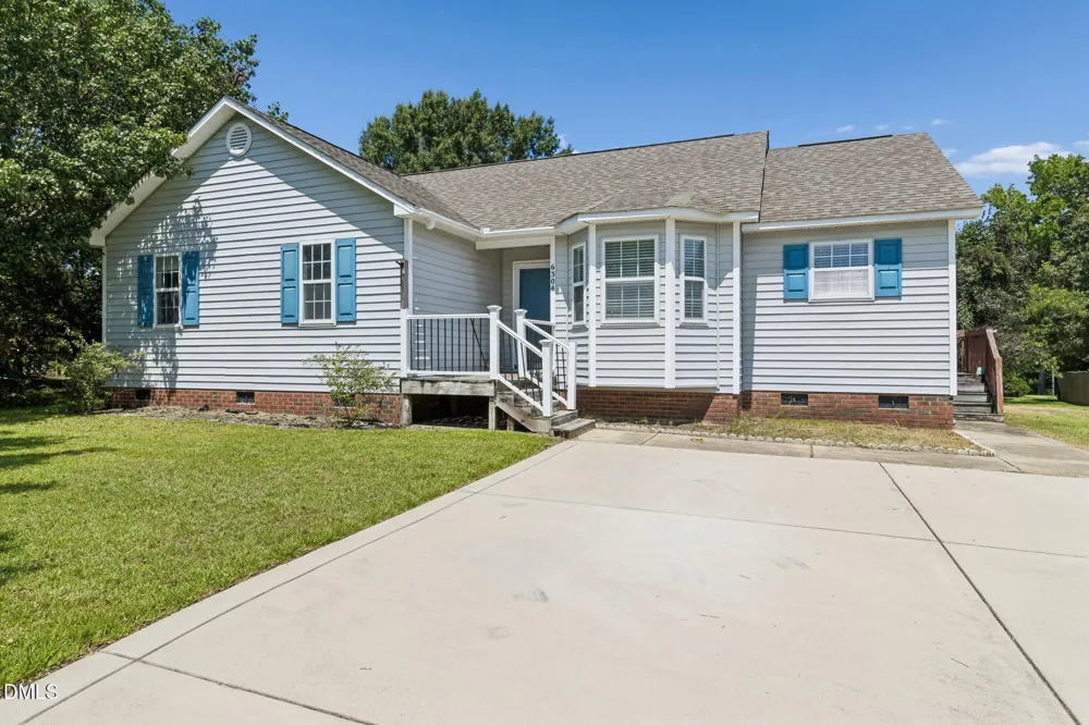 6304 Walnut Glen Drive Willow Springs, NC 27592