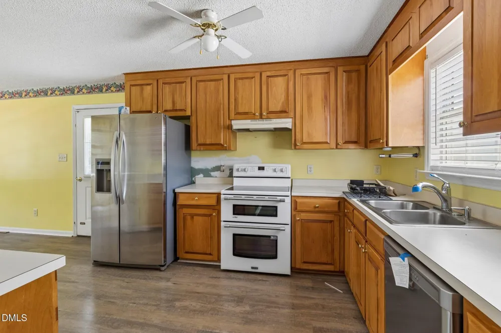 6304 Walnut Glen Drive Willow Springs, NC 27592