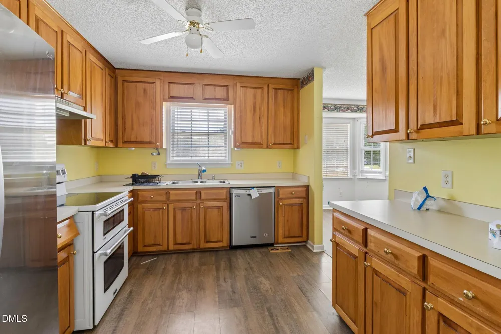 6304 Walnut Glen Drive Willow Springs, NC 27592