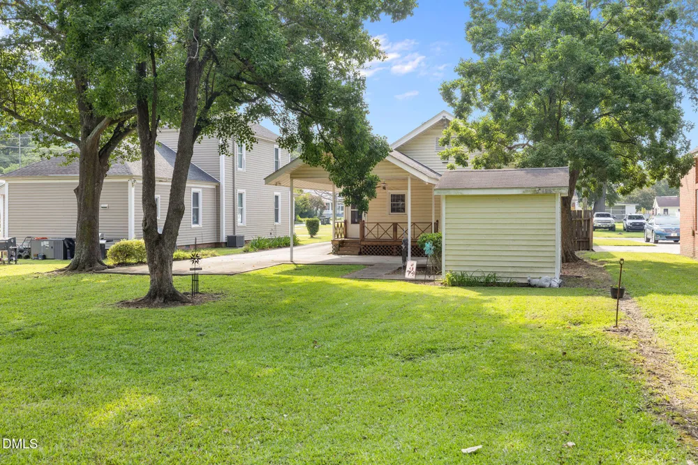 313 Breazeale Avenue Mount Olive, NC 28365