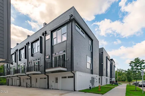 10 Seawell Avenue #101
