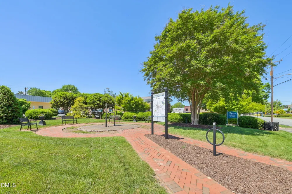 827 Stream View Court Mebane, NC 27302