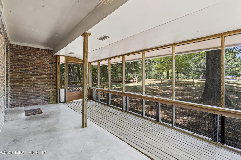 177 Dempsey Drive Byhalia, MS 38611
