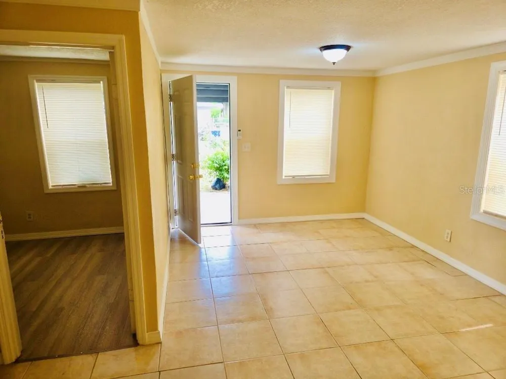 1018 E HOLLAND AVENUE Tampa, FL 33612