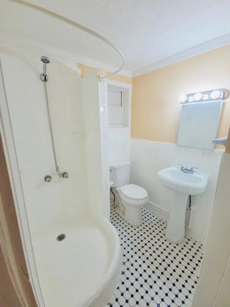 1018 E HOLLAND AVENUE Tampa, FL 33612