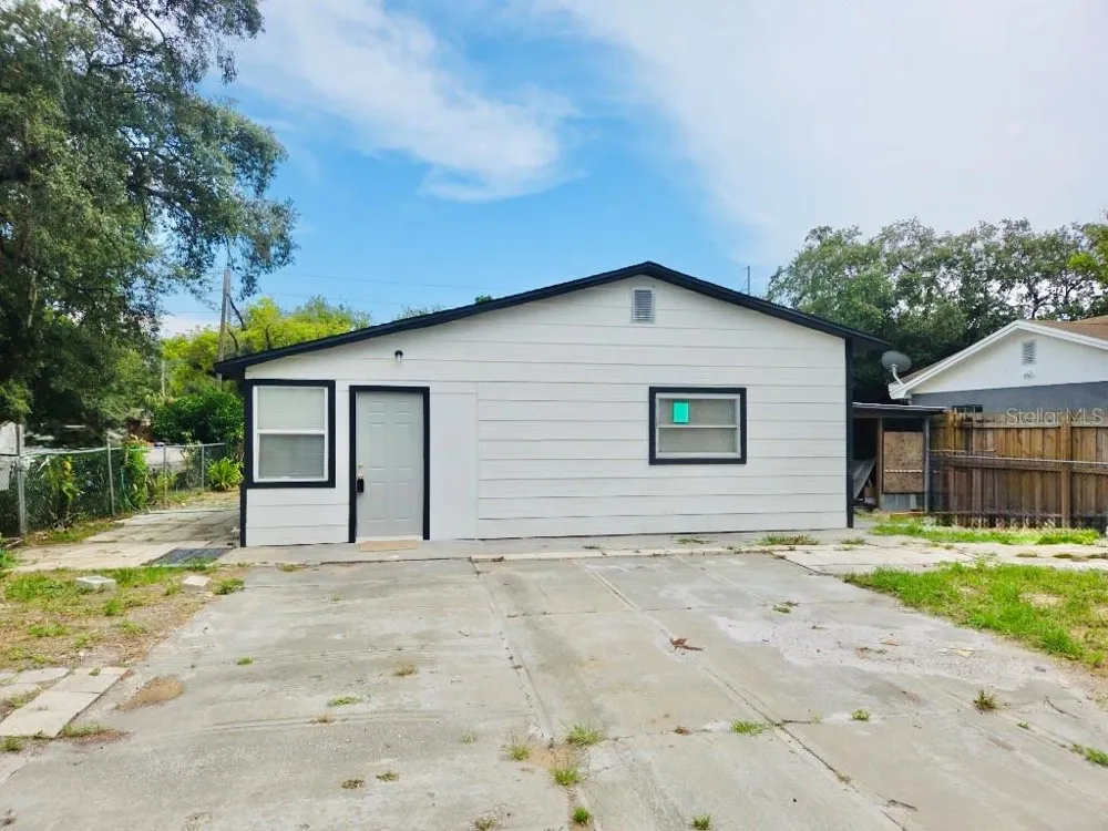 1018 E HOLLAND AVENUE Tampa, FL 33612