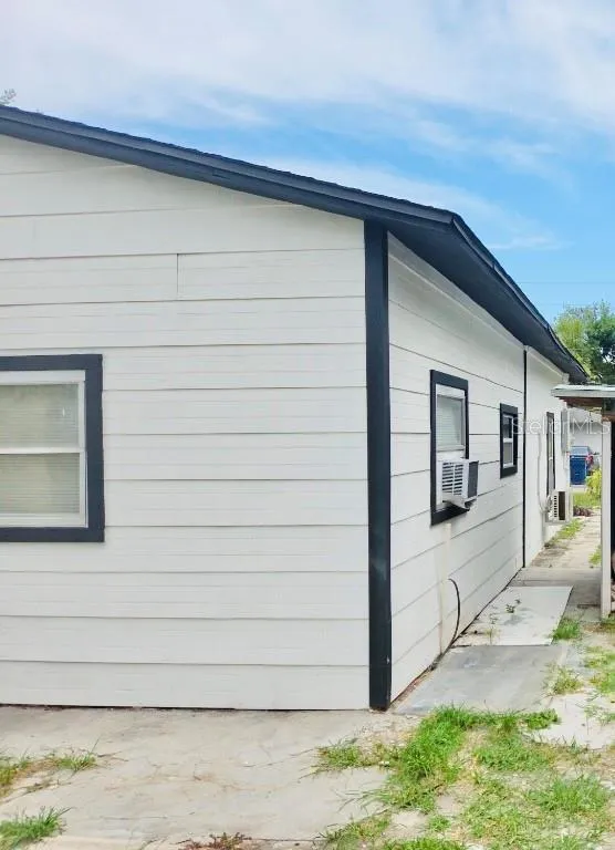 1018 E HOLLAND AVENUE Tampa, FL 33612
