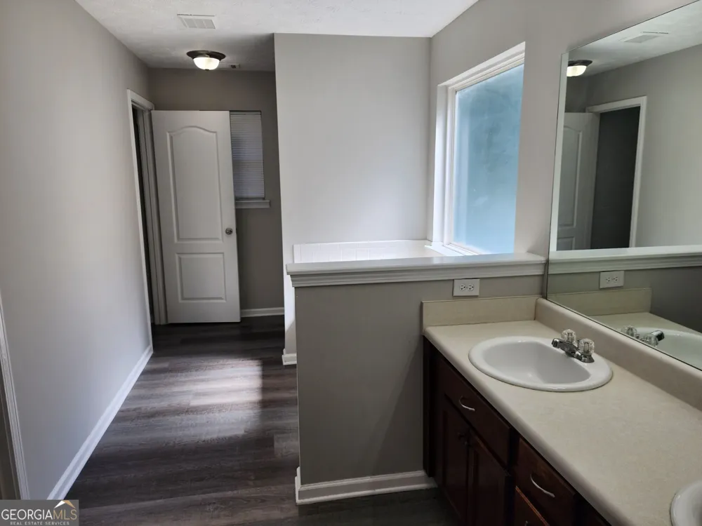 2382 Temple View DR Snellville, GA 30078