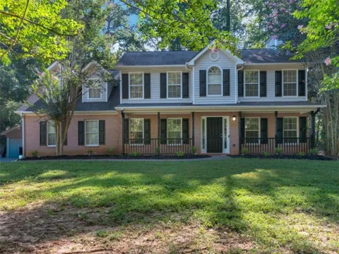 112 Crown Oaks Drive