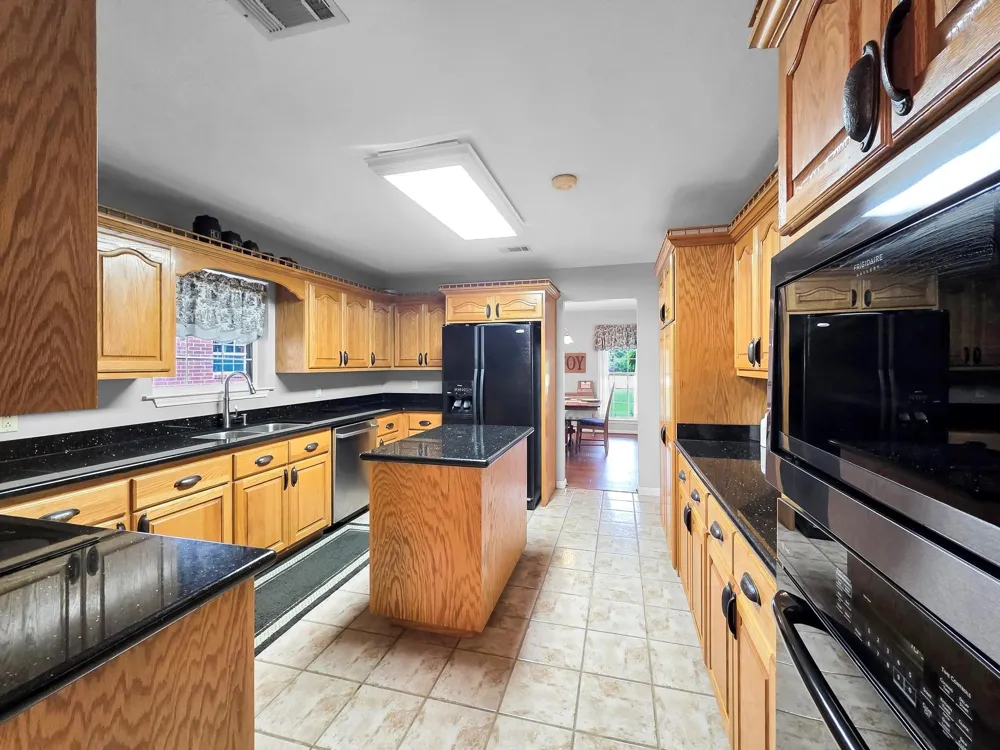 1000 Forsythia Drive Village Mills, TX 77663