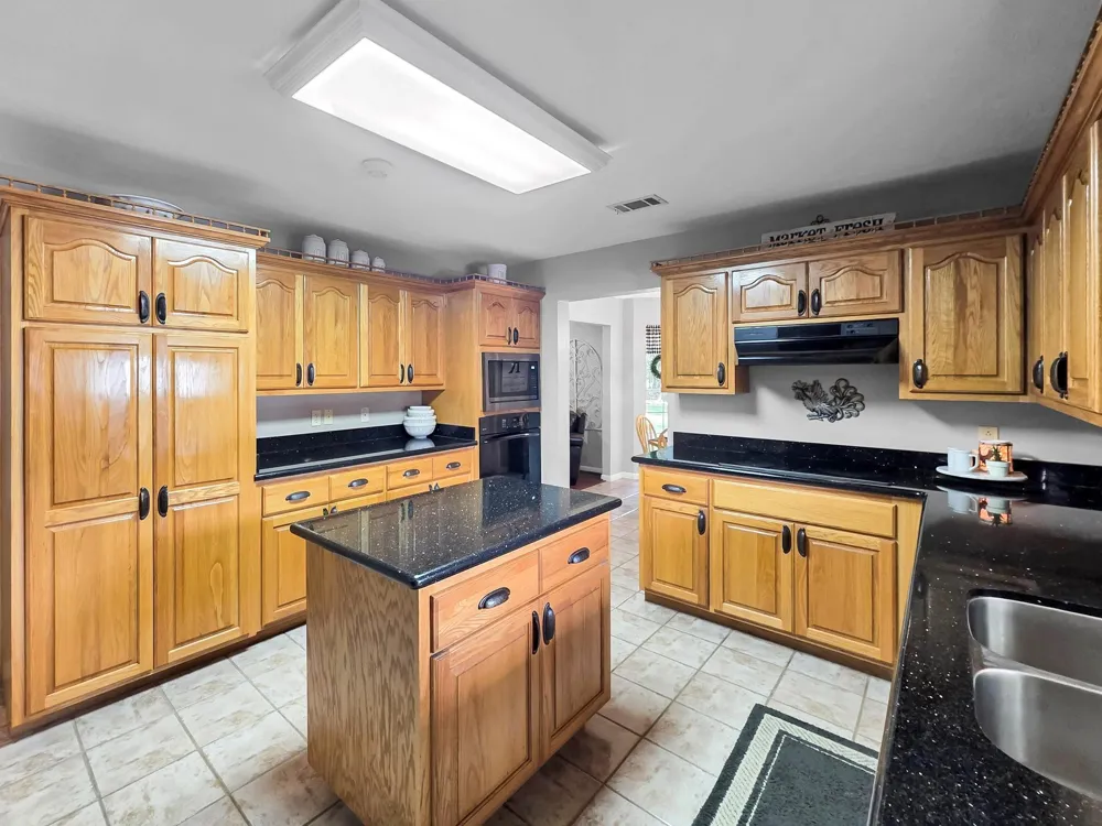 1000 Forsythia Drive Village Mills, TX 77663