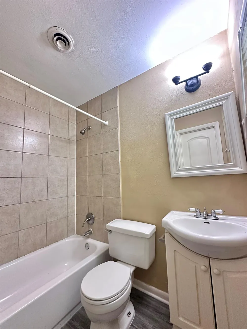 5830 Effingham Drive Houston, TX 77035