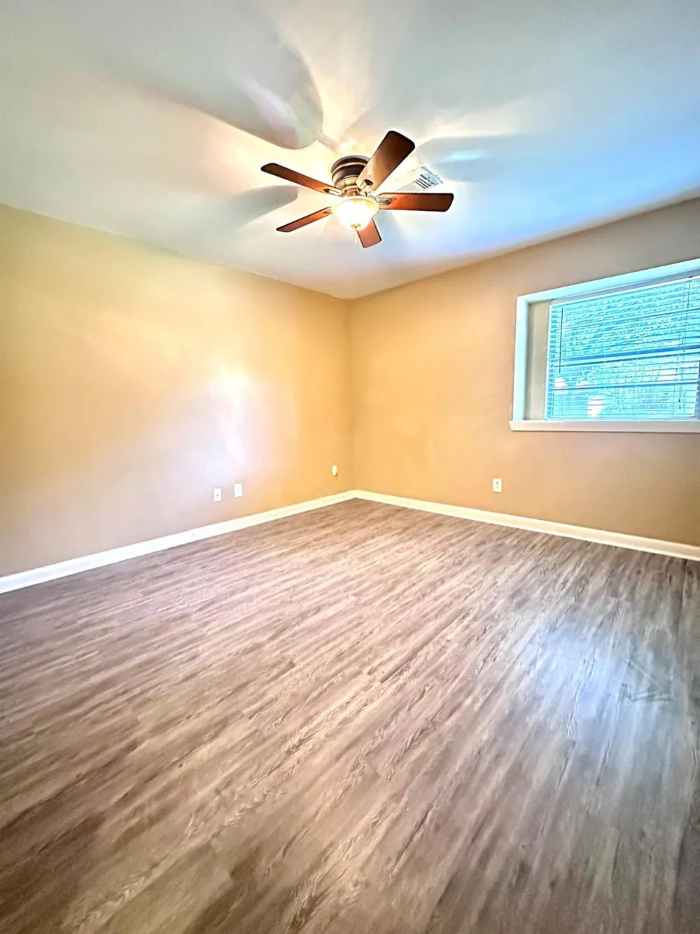5830 Effingham Drive Houston, TX 77035