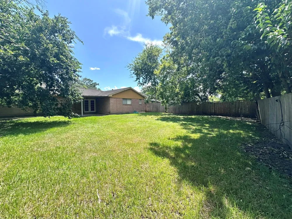 5830 Effingham Drive Houston, TX 77035