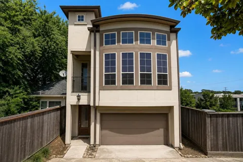 1616 Live Oak Street