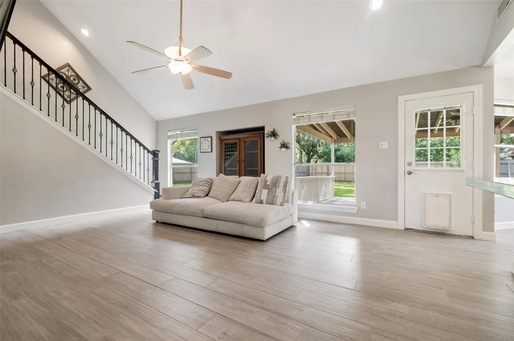 705 Briarmeadow Avenue Friendswood, TX 77546
