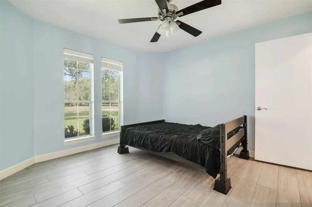 705 Briarmeadow Avenue Friendswood, TX 77546