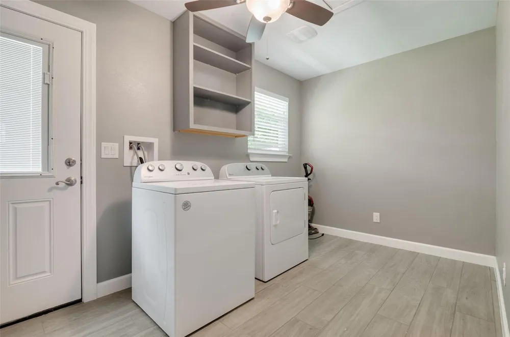 705 Briarmeadow Avenue Friendswood, TX 77546