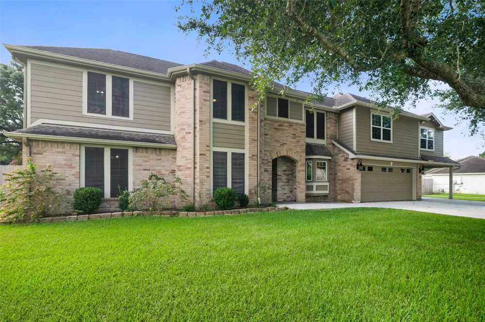 705 Briarmeadow Avenue Friendswood, TX 77546