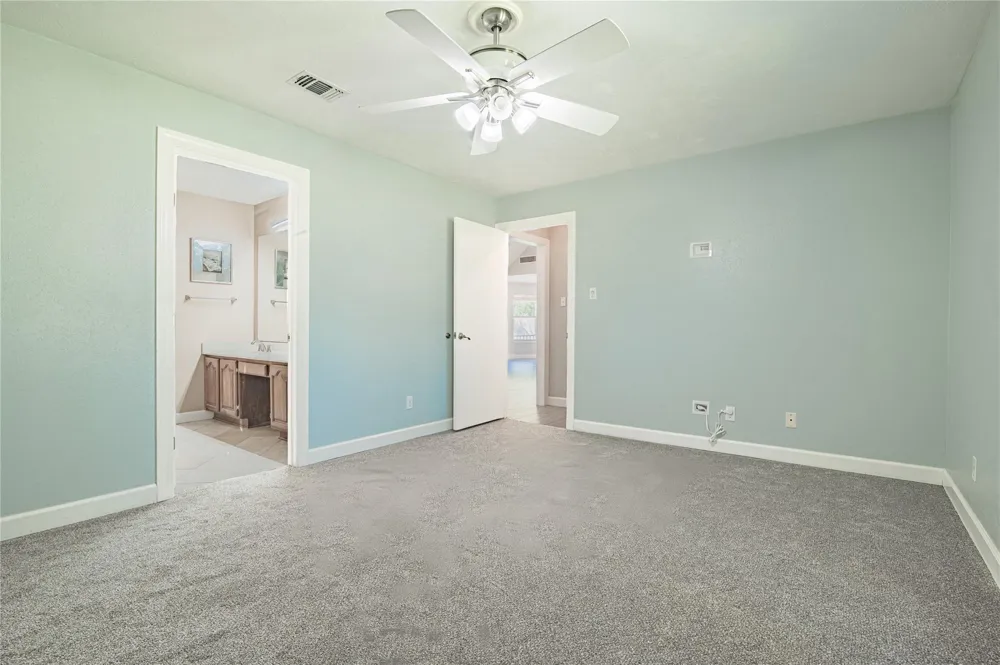 705 Briarmeadow Avenue Friendswood, TX 77546