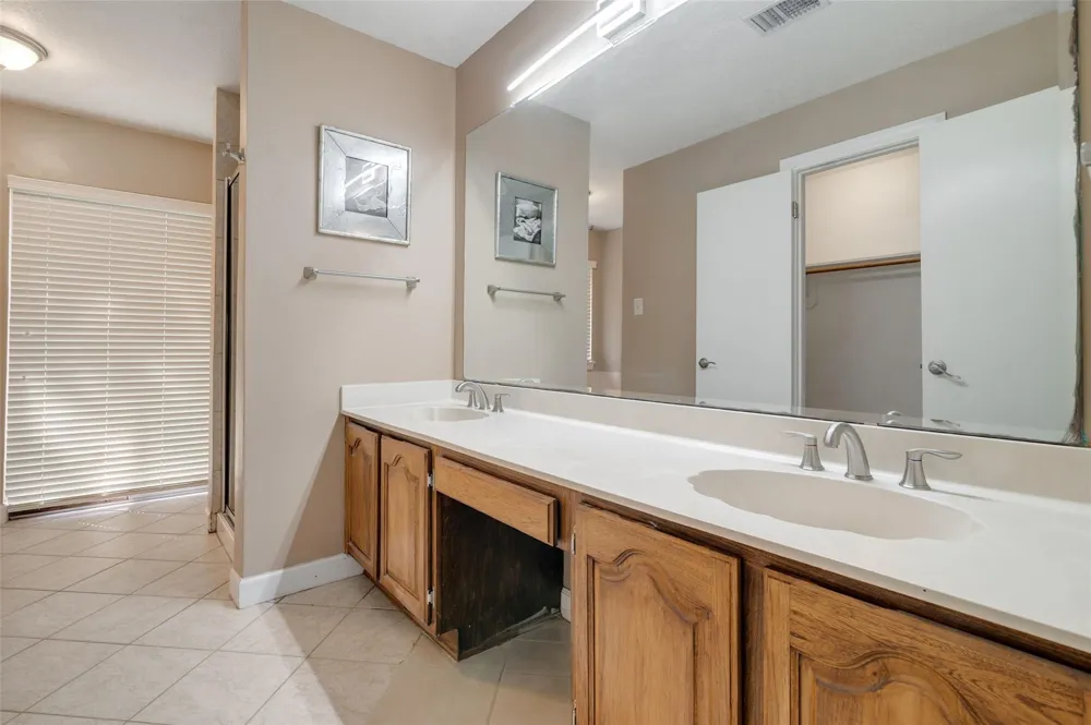 705 Briarmeadow Avenue Friendswood, TX 77546