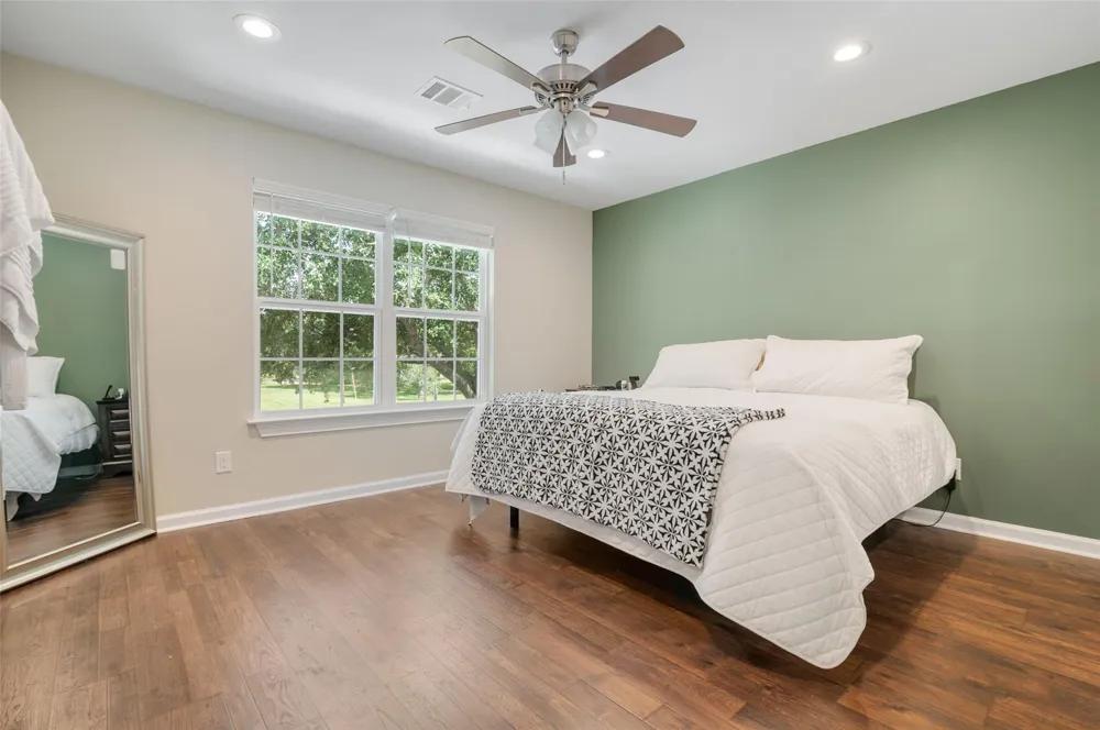 705 Briarmeadow Avenue Friendswood, TX 77546