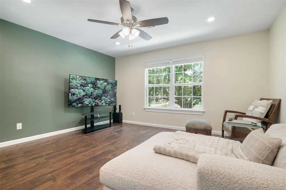 705 Briarmeadow Avenue Friendswood, TX 77546