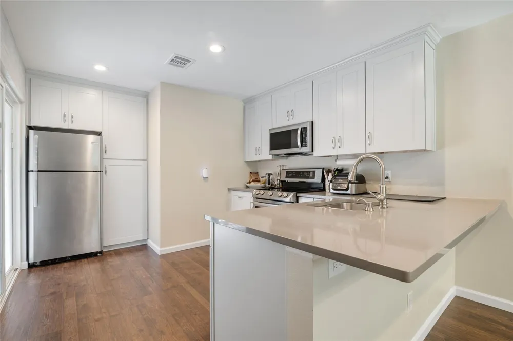 705 Briarmeadow Avenue Friendswood, TX 77546