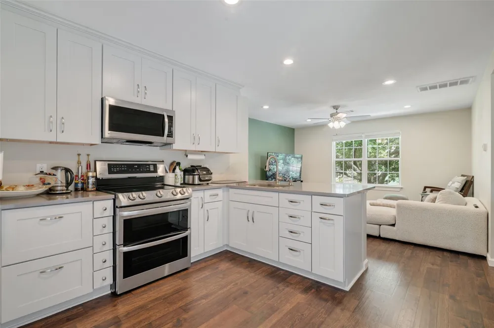 705 Briarmeadow Avenue Friendswood, TX 77546