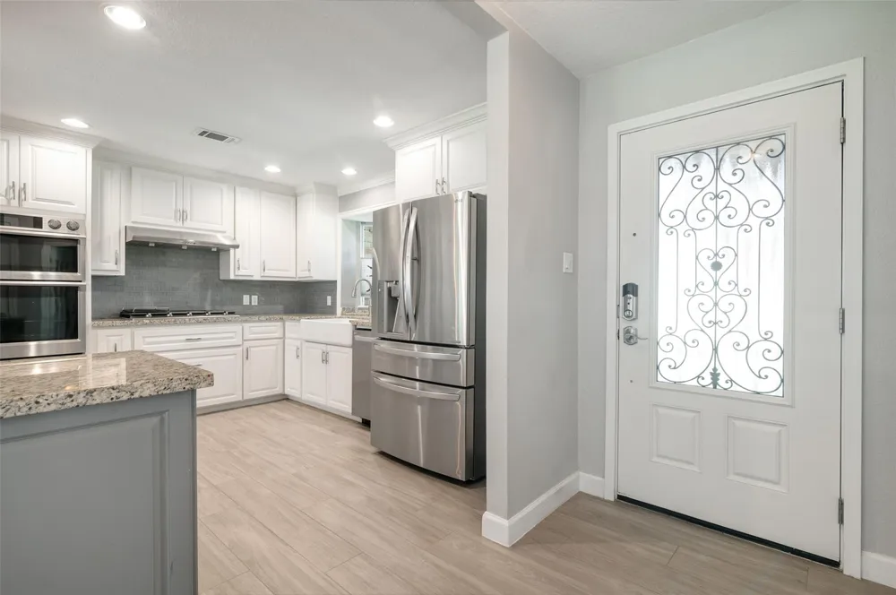 705 Briarmeadow Avenue Friendswood, TX 77546
