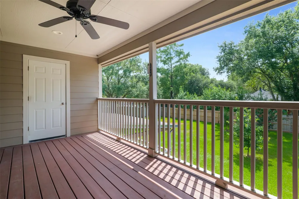 705 Briarmeadow Avenue Friendswood, TX 77546