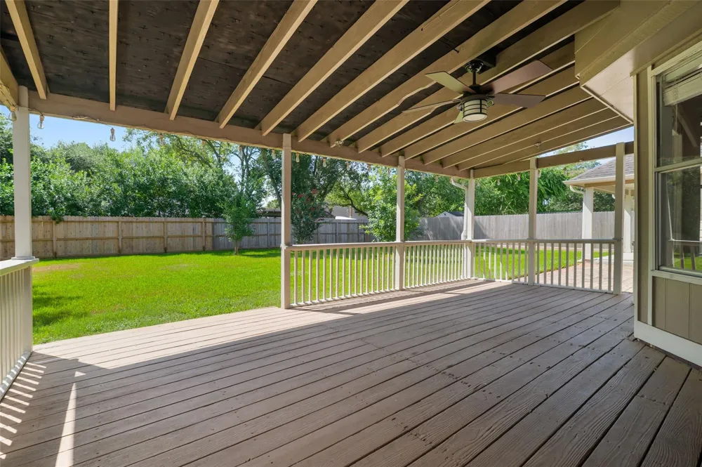 705 Briarmeadow Avenue Friendswood, TX 77546