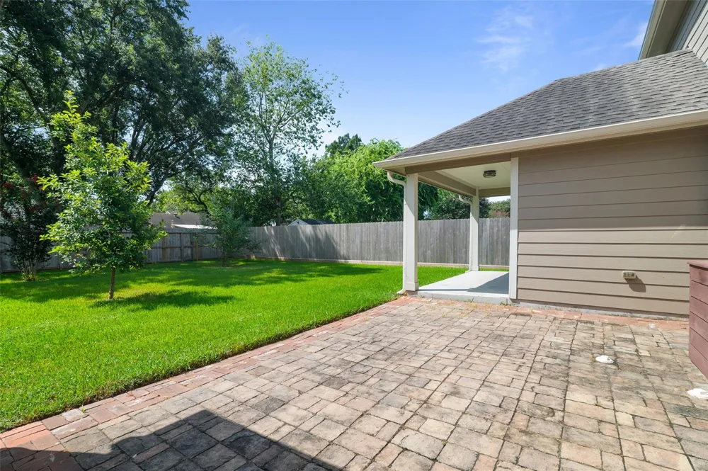 705 Briarmeadow Avenue Friendswood, TX 77546