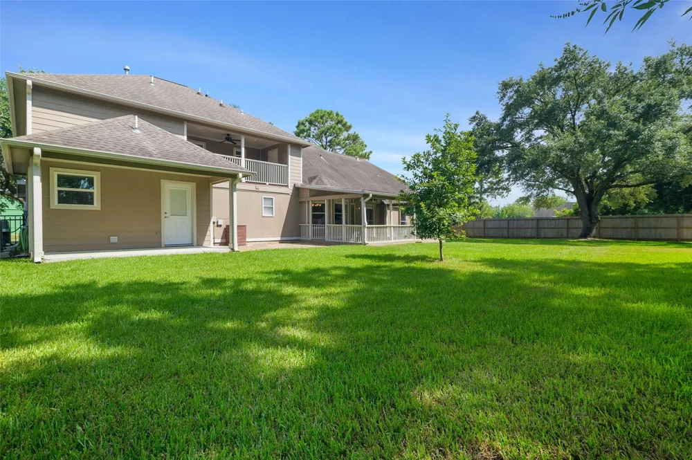 705 Briarmeadow Avenue Friendswood, TX 77546