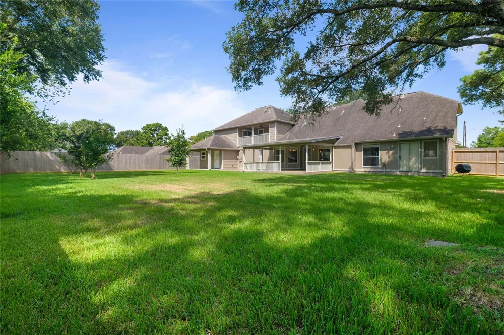 705 Briarmeadow Avenue Friendswood, TX 77546