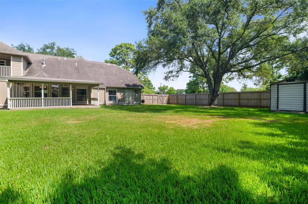 705 Briarmeadow Avenue Friendswood, TX 77546