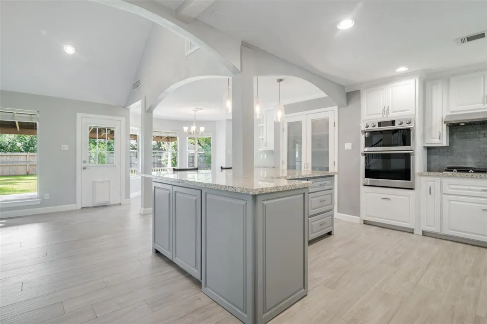 705 Briarmeadow Avenue Friendswood, TX 77546