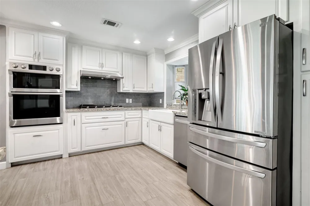 705 Briarmeadow Avenue Friendswood, TX 77546