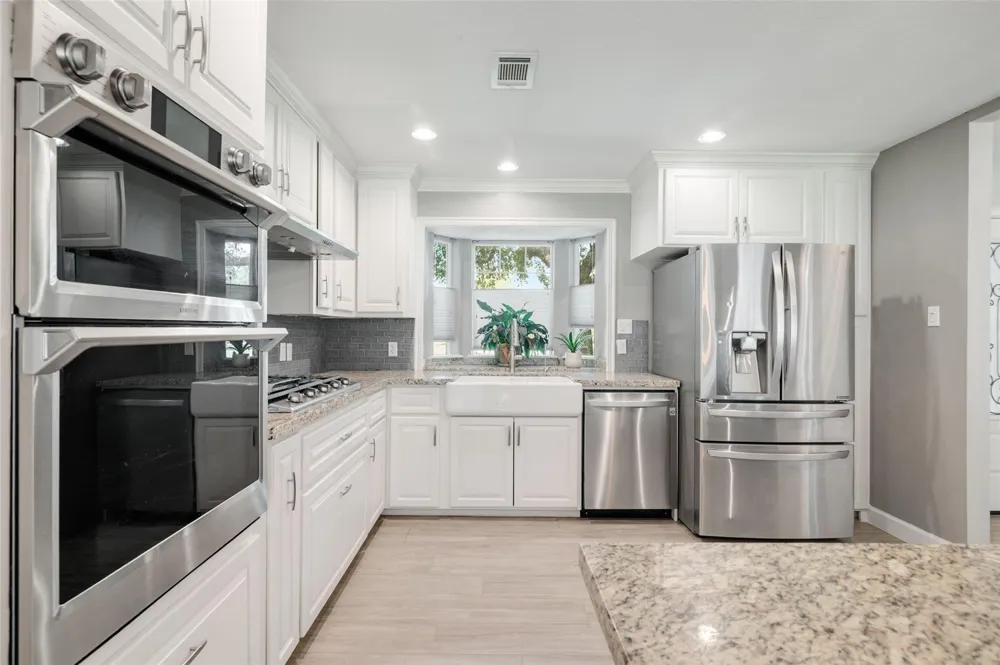 705 Briarmeadow Avenue Friendswood, TX 77546