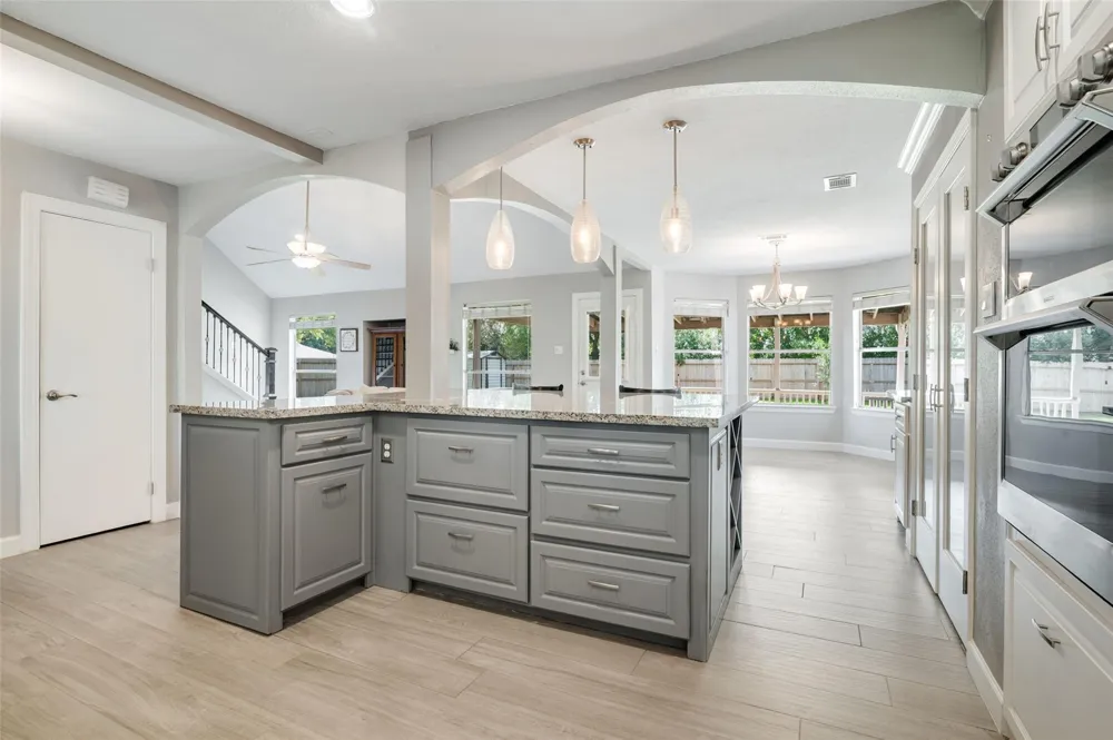 705 Briarmeadow Avenue Friendswood, TX 77546