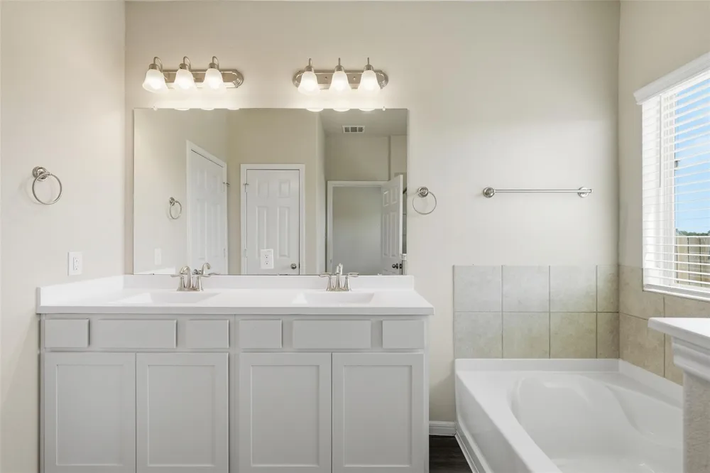 4305 E Bayou Maison Circle Dickinson, TX 77539